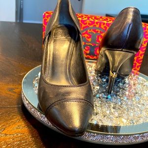 Tory Burch Authentic, Used like new,Leather Black heels